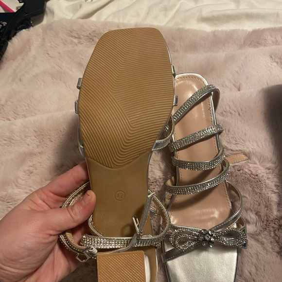 Never worn size 42 sparkly heels - Picture 4 of 6